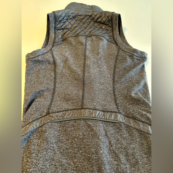 Lululemon Rebel Runner Vest, Black Petal Camo Embossed Wee Stripe Full, Sz S - Picture 9 of 12